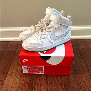 Nike Kids' White Court Borough Mid 2 Shoes size 13
